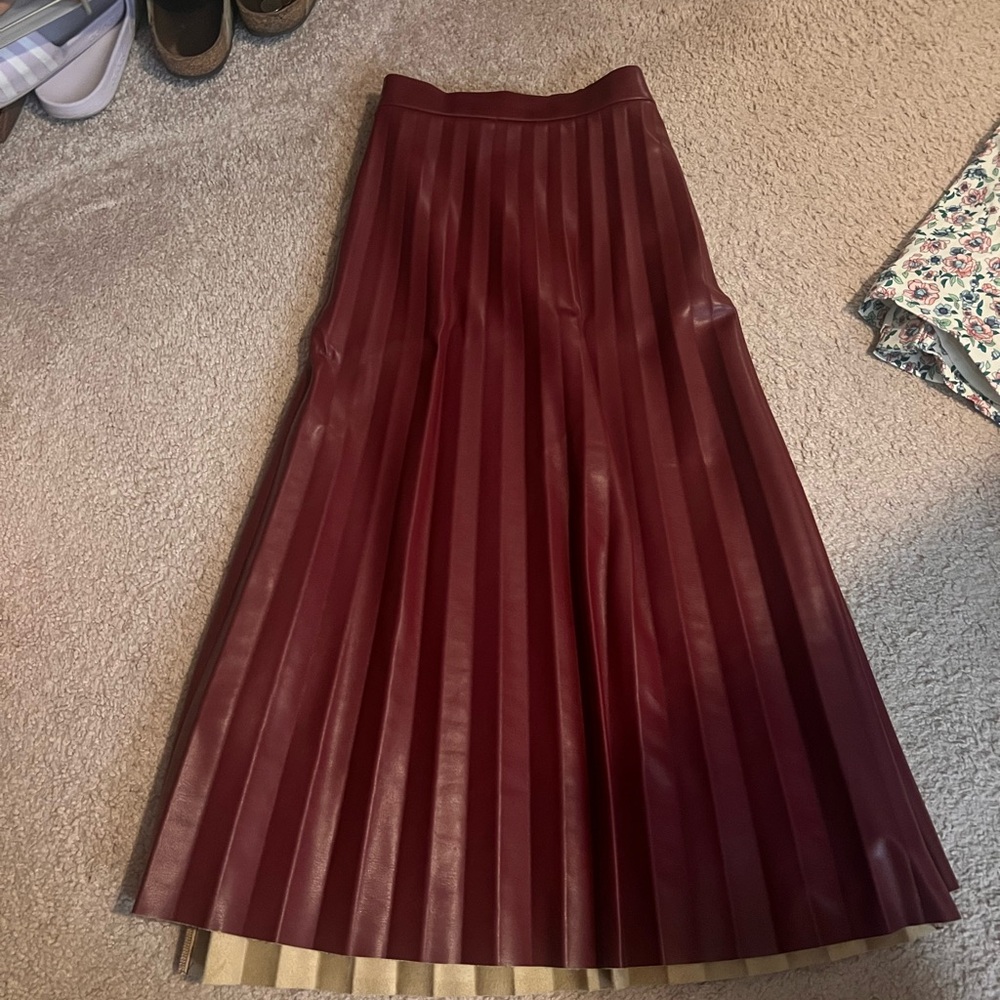 Elegant Burgundy Pleated Faux Leather Skirt